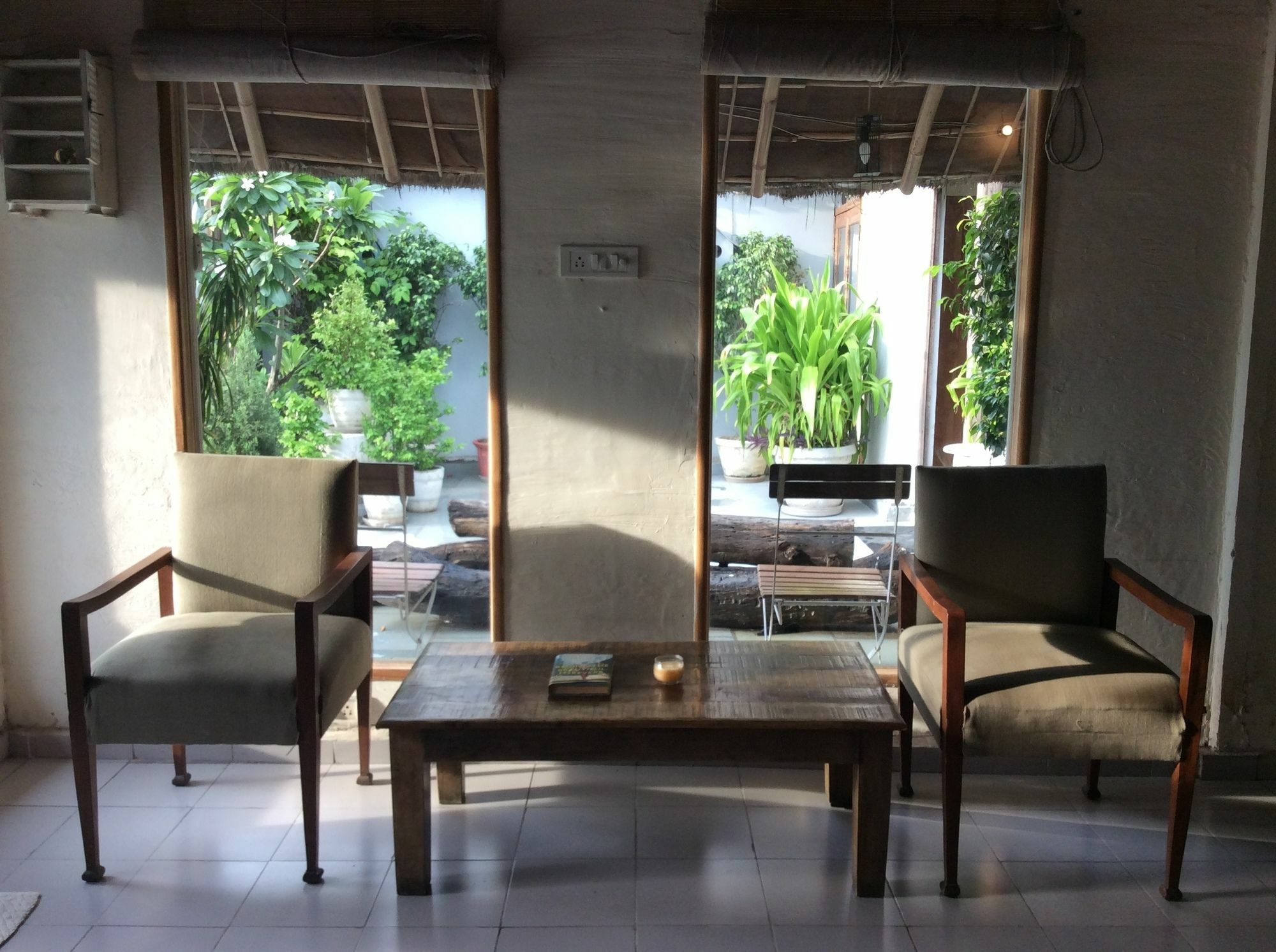 The Lazy Patio Homestay New Delhi Exterior photo